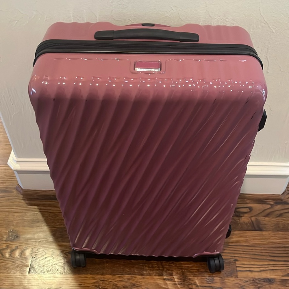 Tumi 19 Degree Extended Trip Expandable 4 Wheel packing case—  Hibiscus Color